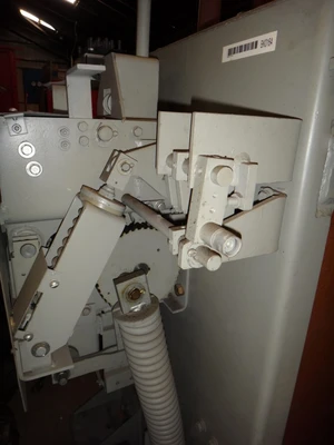 General Electric AM-13.8-1000-4H Magne Blast Circuit Breakers