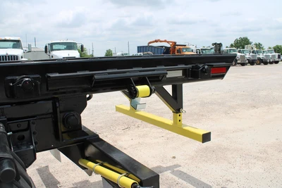 New | in-Stock 2027 MACK MD7 Rolloff Trucks Texas US | Roll Off Truck World #1491891