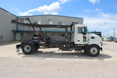 New | in-Stock 2025 MACK MD6 Hooklifts & Roll-Offs Texas US | Roll Off Truck World #1491879
