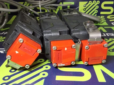 OMRON D4GL-4EDG-A4 GUARD LOCK SAFETY DOOR SWITCH 24VDC 3mA