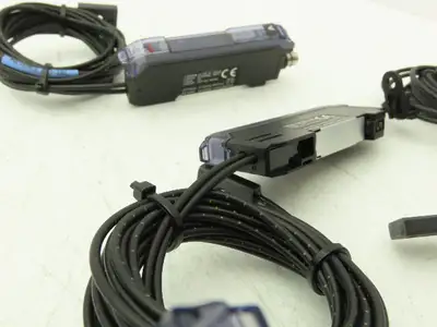 Keyence FS-V31C Fiber Optic Sensor 24V Various Cable Lengths Included Lot of 7