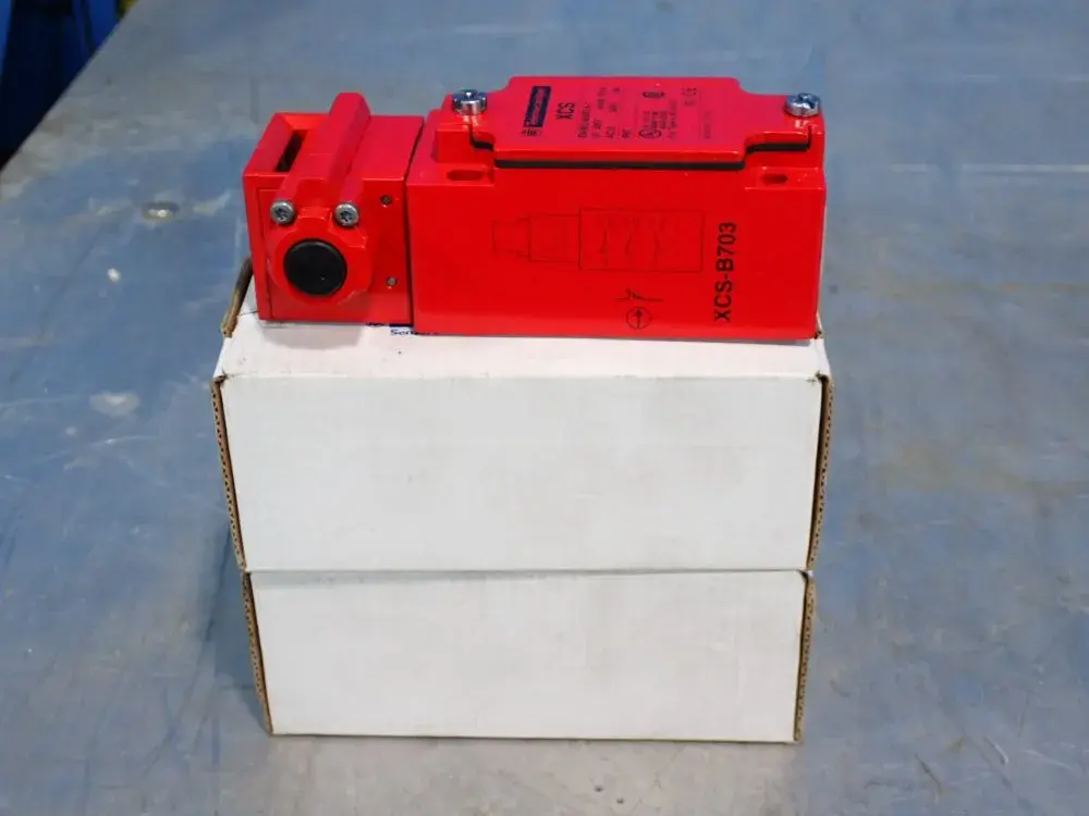 USED TELEMECANIQUE XCSB703
