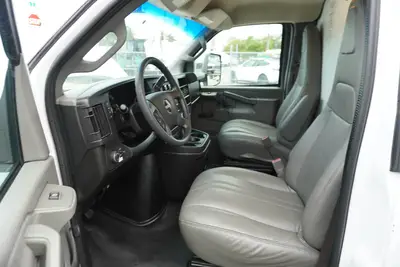 Used 2017 GMC SAVANA G3500 Box trucks Florida US | Truck and Van Outlet #1541709