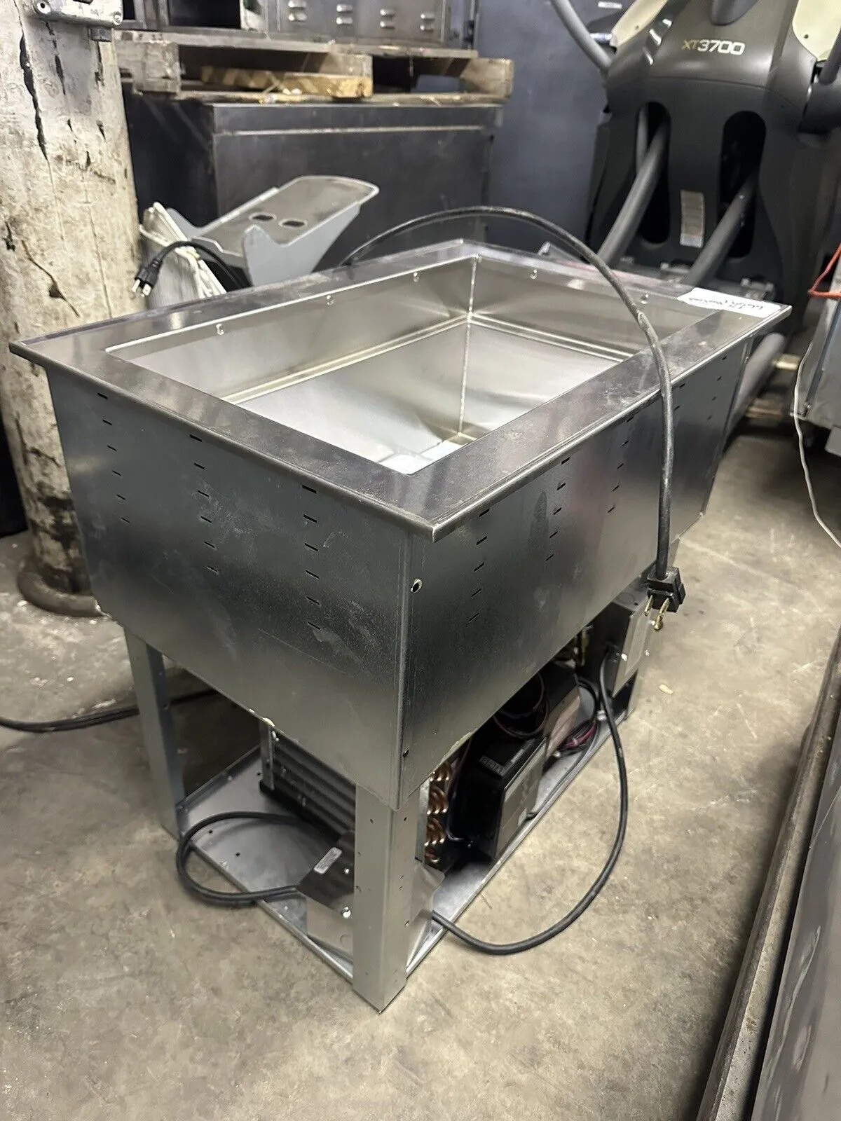 174-0203 Vollrath FC-4C-01120-N 26" Self Contained Drop In Well Cooler