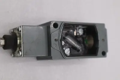 NEW OPEN BOX AB ALLEN-BRADLEY 802R-WS1F LIMIT SWITCH STK L-204CC