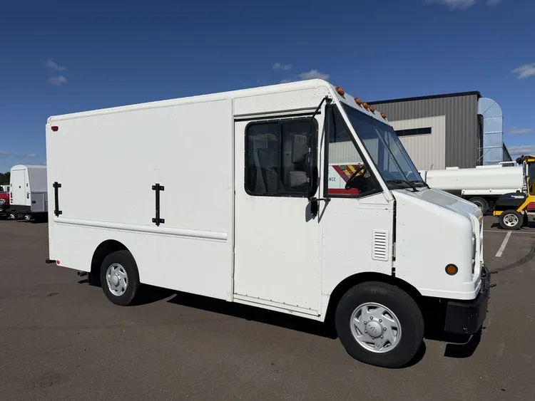 Used 2006 FORD UTILIMASTER STEP VAN Box trucks Minnesota US | Carco Truck & Equipment #1513934