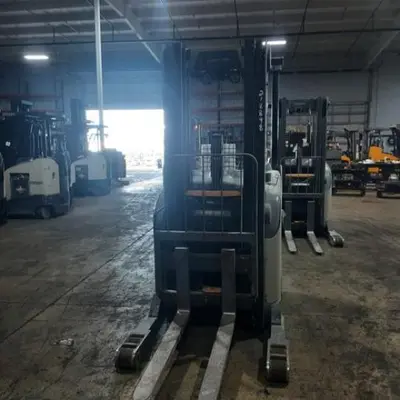 USED 2019 CROWN RR5725-45