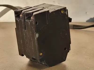 Used GENERAL ELECTRIC THHQL230 Switchgears British Columbia CA | Lenmark #241212