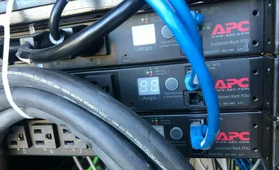 APC SWITCHED RACK PDU 885-1890