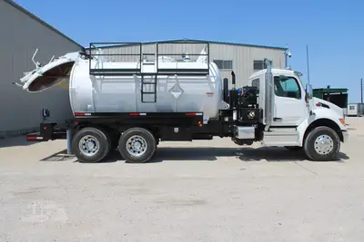New | in-Stock 2027 PETERBILT 548 Vacuum Truck Texas US | Roll Off Truck World #1492027
