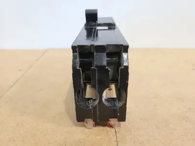 USED SQUARE D Q12100
