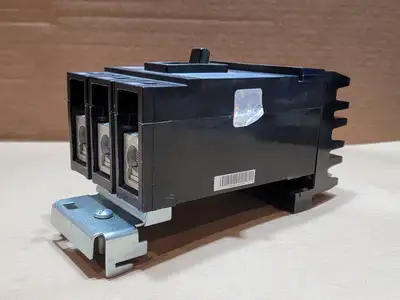 USED SQUARE D QDA32090