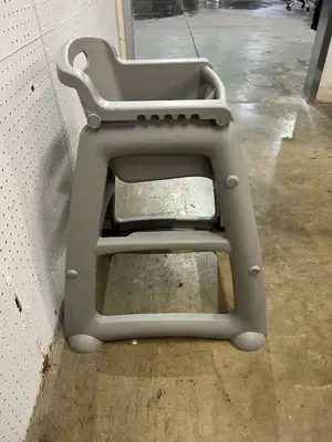 Used Rubbermaid Used Rubbermaid® FG780508PLAT Platinum Sturdy Restaurant High Chair - FG5 Restaurant Front of House Furnishings Illinois US | Falcon Restaurant Supply #1374850