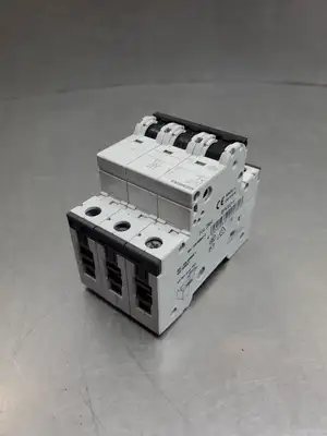 USED Siemens 5SY4302-8 MCB Circuit Breaker, 3P, 2A, 400VAC