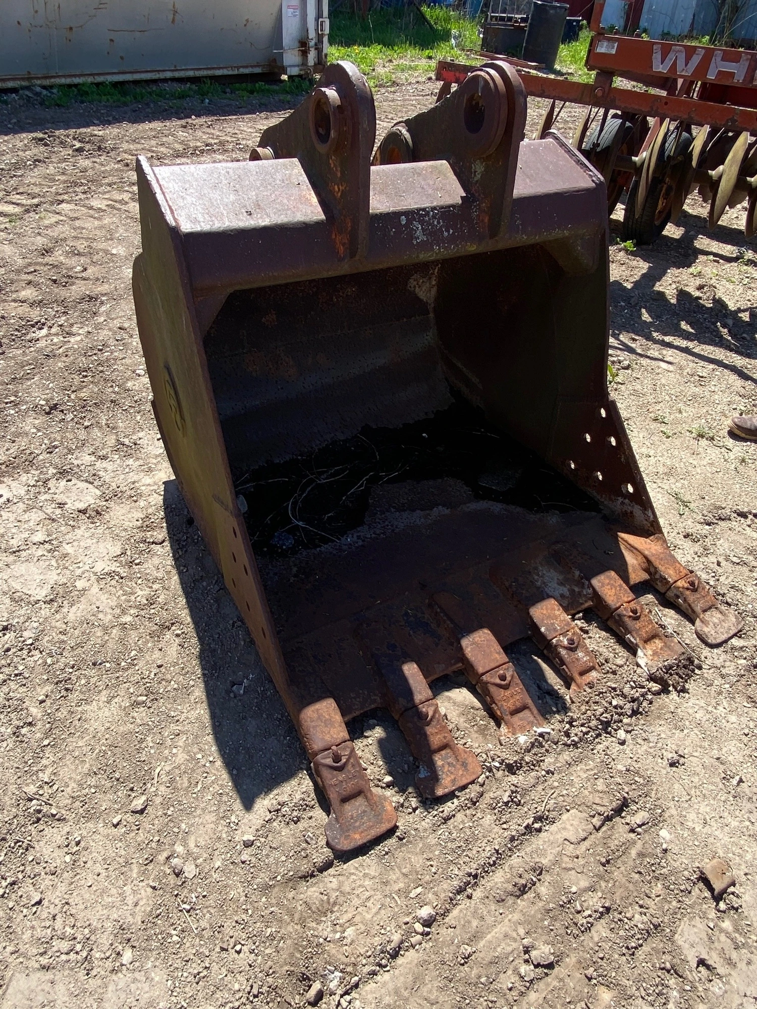 Used 2000 CFS INC 48 BUCKET Multipurpose Buckets Wisconsin US | Proxy Equipment #1385084