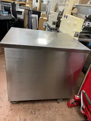 Used Falcon Restaurant Supply Used 24"X 32" Stainless Steel Cart Equipment Stand with Casters Restaurant Equipment (Miscellaneous) Illinois US | Falcon Restaurant Supply #1375070