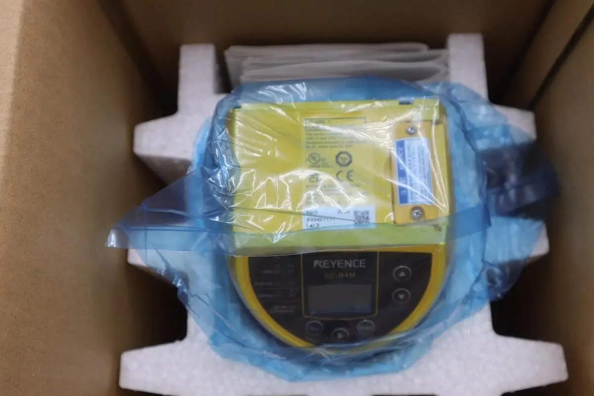KEYENCE SZ-04M SAFETY LASER SCANNER SZ04M NEW IN BOX STOCK 1401CC