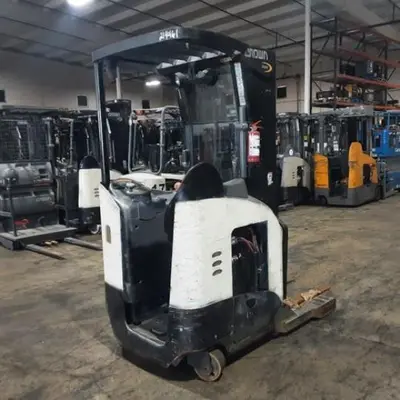 USED 2016 CROWN RR5725-45