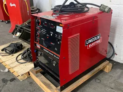 5916-300 Lincoln Electric Squarewave 275 TIG or Stick AC/DC Welder