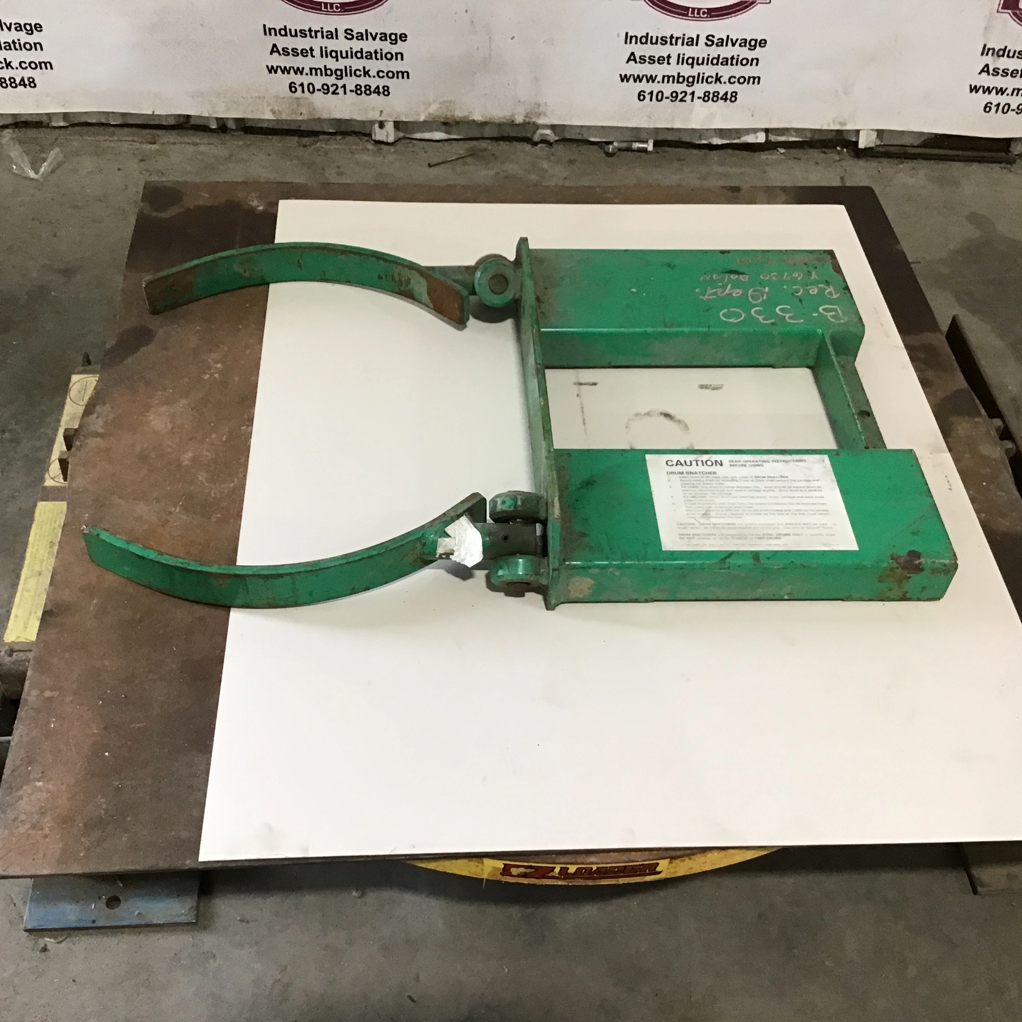 Valley Craft  Z4-0346-A8 Gravity Activated Forklift Drum Snatcher Max Capacity 800lbs
