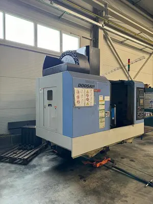 Used 2010 DOOSAN DNM 400 Vertical Machining Centers CZ | Amaron s.r.o. #1056727