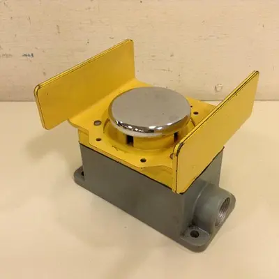 USED ALLEN BRADLEY 800P-S1CG1A SER E