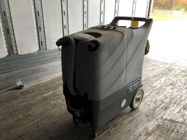 Used NILFISK ADVANCE AQUAPRO C Vacuum Cleaners Ohio US | Yoder Brothers machinery 3 #91958
