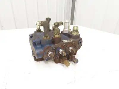 Toyota 67720-15301-71-B Hydraulic 3-Spool Forklift Mast Control Valve Off 5FBE15
