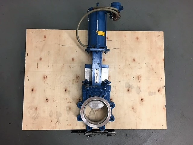 Dezurik 6"-150 Knife Gate Valve Air Operated