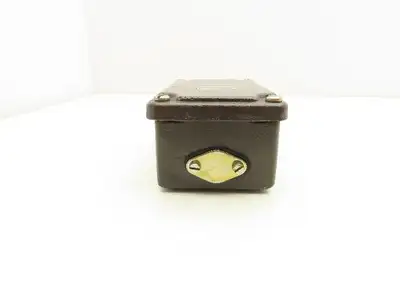 Schmersal MSP 452-11/11Y Rotating Spindle Limit Switch 250V 6A 3/8" Shaft