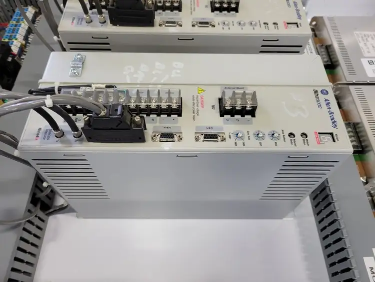 Used 2006 ALLEN-BRADLEY 2098-DSD-HV030-SE Misc Electrical & Power Parts British Columbia CA | Lenmark #254635