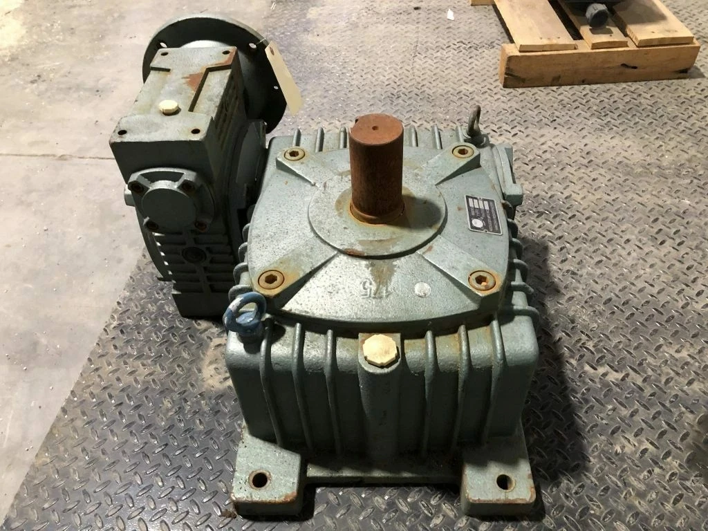 Fixed Star FCEDO Right Angle Worm Gearbox / Speed Reducer 300:1