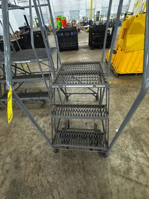 Used _UNKNOWN_ _UNKNOWN_ Ladders North Carolina US | Myron Bowling Auctioneers Inc #1543442