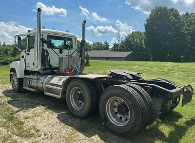 Used 2015 MACK PINNACLE CHU613 Conventional trucks Indiana US | Proxy Equipment #1384918