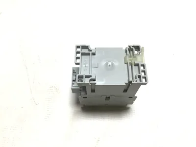 Allen-Bradley 100-C23EJ400 Contactor Ser C 6kV AC-1 690V 32A AC-3 400V 23A