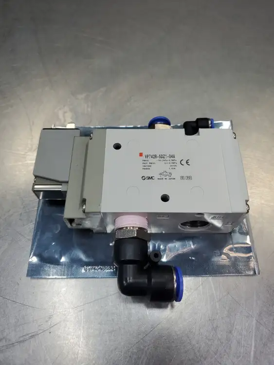 Used SMC VP742R-5DZ1-04A Solenoid Valves South Carolina US | Palmetto Automation #1157877