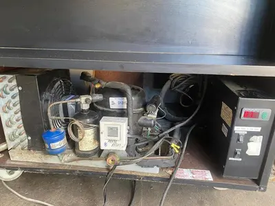 USED CANADIAN REFRIGERATED DISPLAY DLRP5146