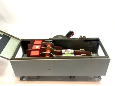 USED SQUARE D BY SCHNEIDER ELECTRIC SER. E1 FUSIBLE PANELBOARD SWITCH UNIT 3-POLE 200A 600VAC