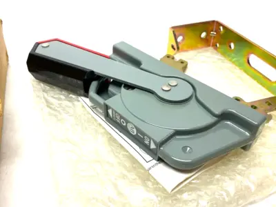 USED ALLEN-BRADLEY SER. A OPERATING DISCONNECT HANDLE METAL GRAY