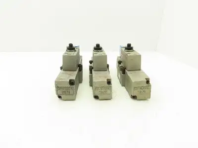 Automatic S31C-DB-6 Pneumatic Directional Solenoid Valve 24VDC  Lot of 3