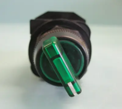 Allen-Bradley 800H-16JRG2KB7AX Green Illuminated Selector Switch 2 Contacts H4