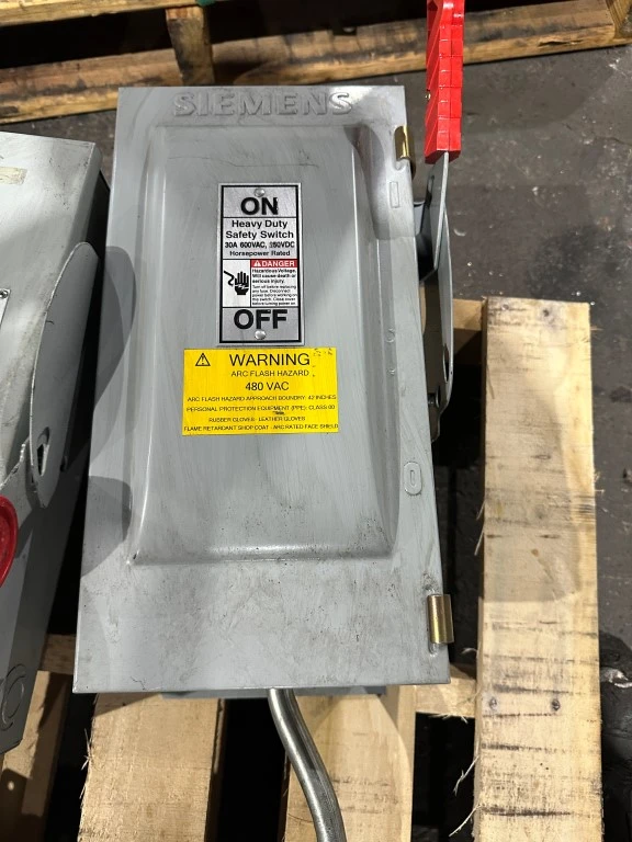 SIEMENS HF361J 30AMP FUSIBLE DISCONNECT W/FUS