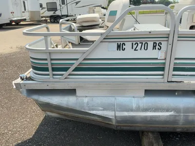 1998 Manitou Unknown 20' Pontoon Boat