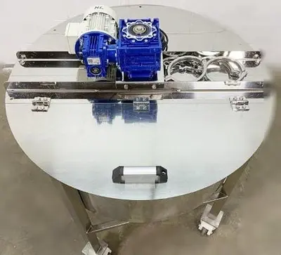 Lidded SS Hopper With Agitator - LIKE NEW CONDITON