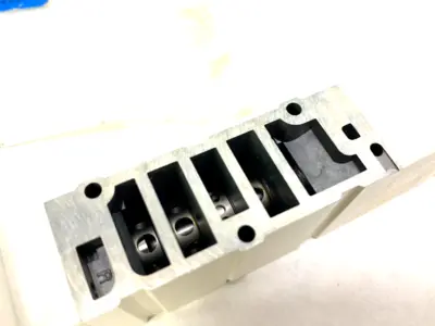 USED SMC PLUG-IN SOLENOID VALVE 5-PORT