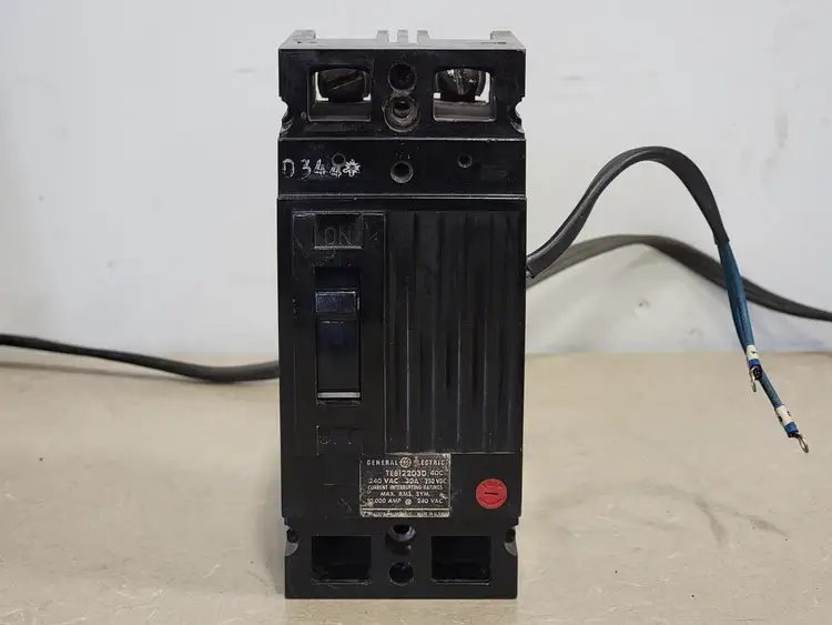 Used GENERAL ELECTRIC TEB122030 Switchgears British Columbia CA | Lenmark #241188