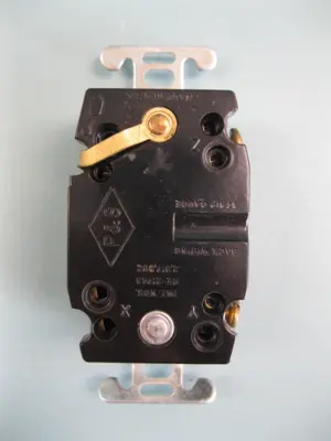 NEW Leviton 7410G