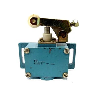 USED CROUZET 81 902 5 ROLLER LEVER LIMIT SWITCH 819025