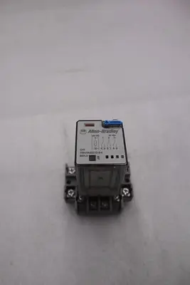 ALLEN BRADLEY 700-HA33Z12-3-4/ 700-HN126 RELAY 12VDC STOCK K-3404