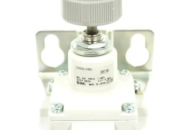 NEW SMC IR3020-03BG PNUEMATIC REDUCING VALVE IR302003BG